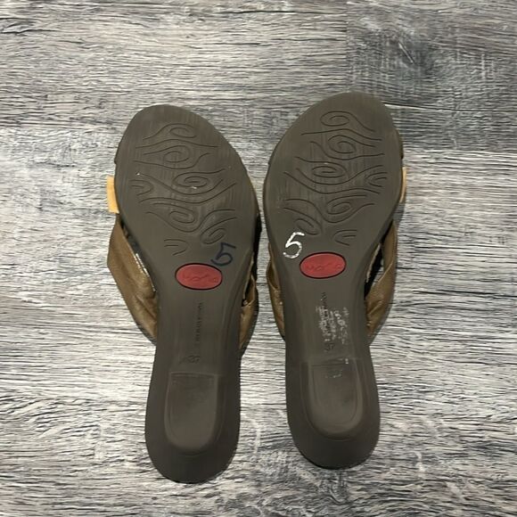 Marila NWOB small leather wedge sandal - 37 ($75) - Picture 5 of 5